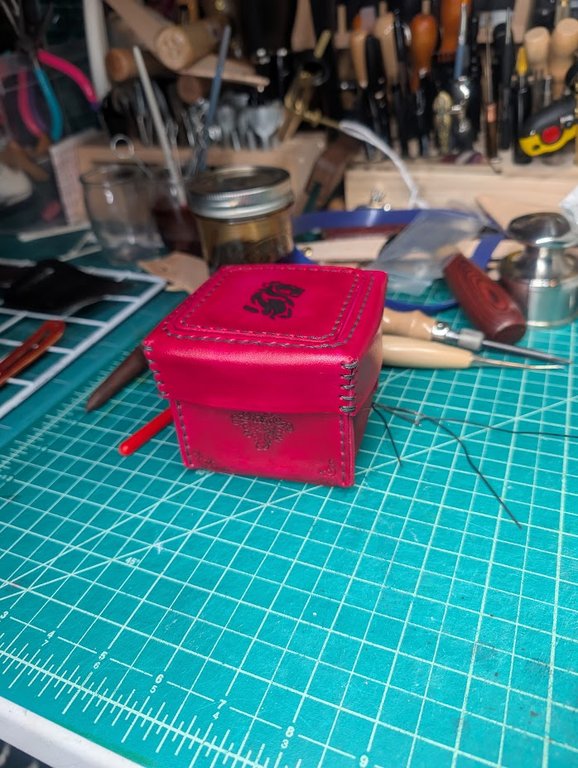 Image rhiassan_box.jpg
